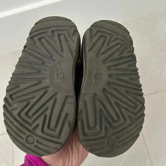 UGG CLASSIC  II Kids
Size 6 C grey - Picture 8 of 11